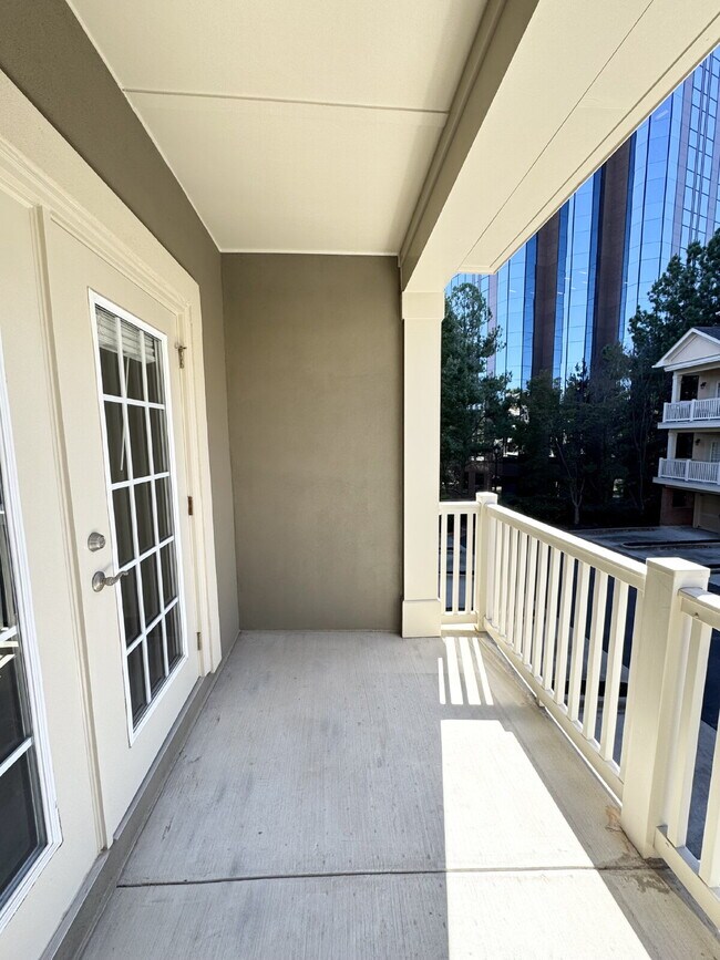 Building Photo - Modern 1-Bed Townhome Near Perimeter Mall — Gated, Bright, and Convenient!