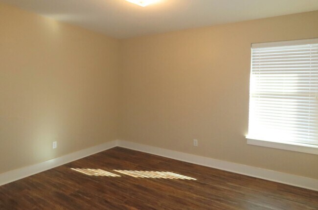 Building Photo - South Tyler! Stunning 5 Bedroom, 3.5 Bath ...