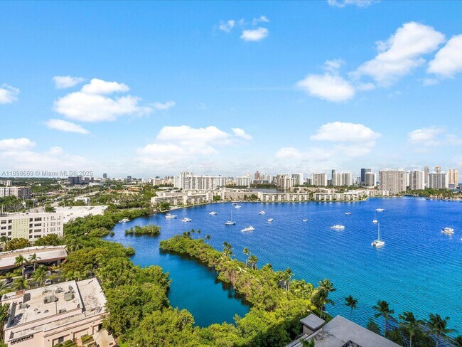 Primary Photo - 17301 Biscayne Blvd