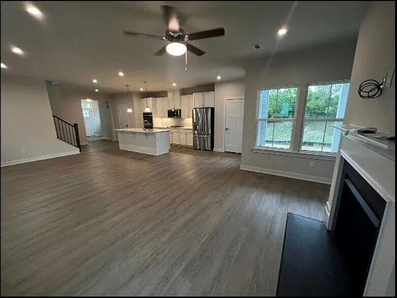 Building Photo - 8053 Warbler Way