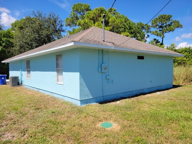 Building Photo - 1110 15th Avenue SW