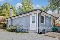 Building Photo - 1740 Hawthorne Ln