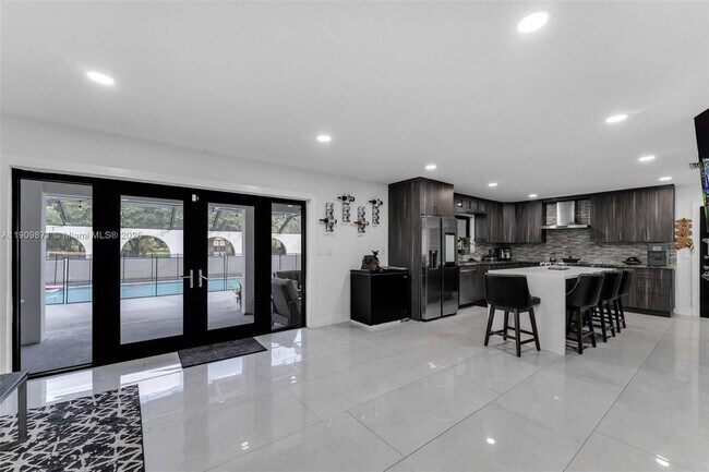 Building Photo - 551 SW 127th Ave