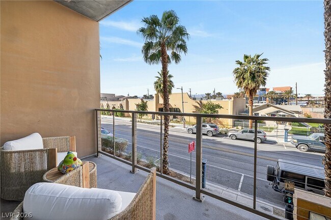 Building Photo - 353 E Bonneville Ave