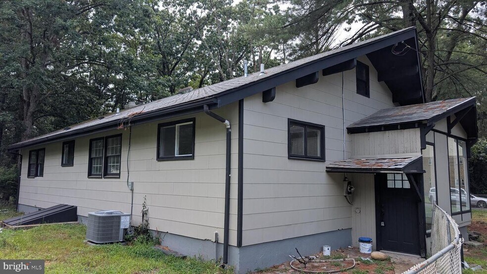 Building Photo - 555 Bilper Ave