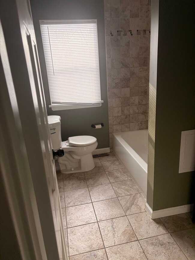 Building Photo - Crystal Home For Rent