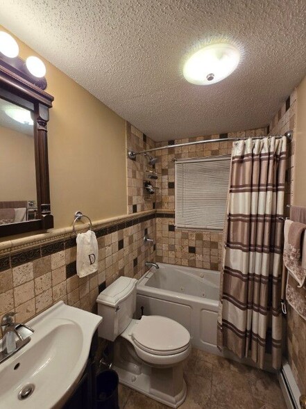 Building Photo - 97 Bates St