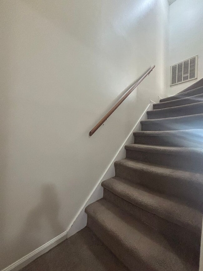 Building Photo - Pueblo Townhouse