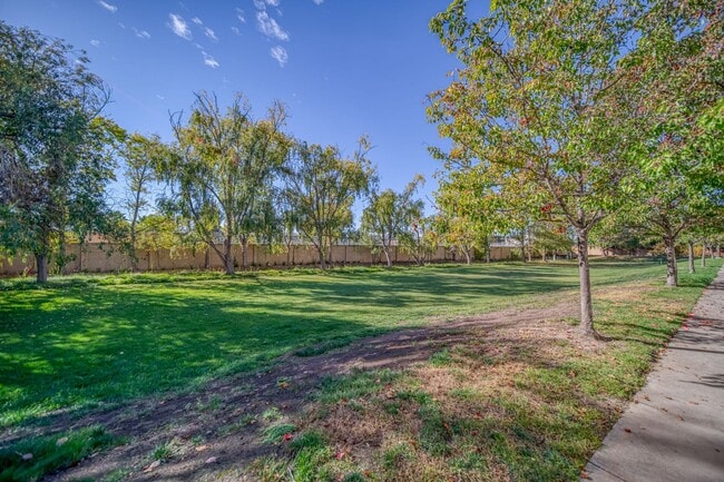 Building Photo - 3-Bedroom Townhome for Rent in Fremont!