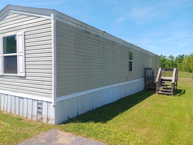 Building Photo - 570 Banjo Way