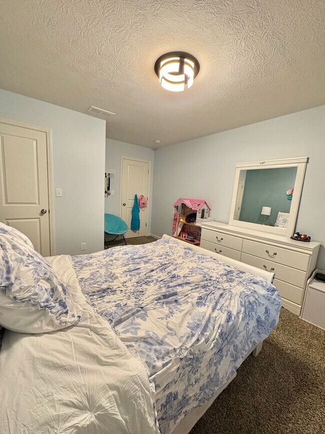 Building Photo - 4 Bed Lafayette Home with Master Retreat, Entertainers Kitchen, & Fenced-In Backyard!