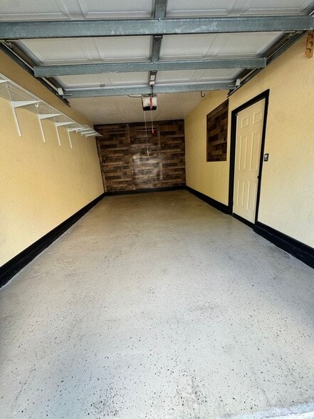 Building Photo - 14341 Fredricksburg Dr