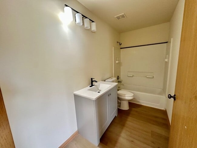 Building Photo - Newly Updated 3 Bedroom 2.5 Baths. One Car...