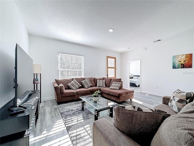 Building Photo - 16950 SW 42 Ave