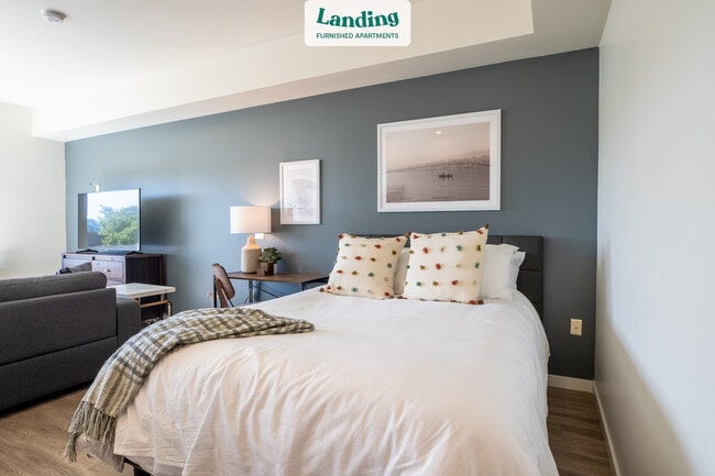 Building Photo - 4545 SW Angel Ave