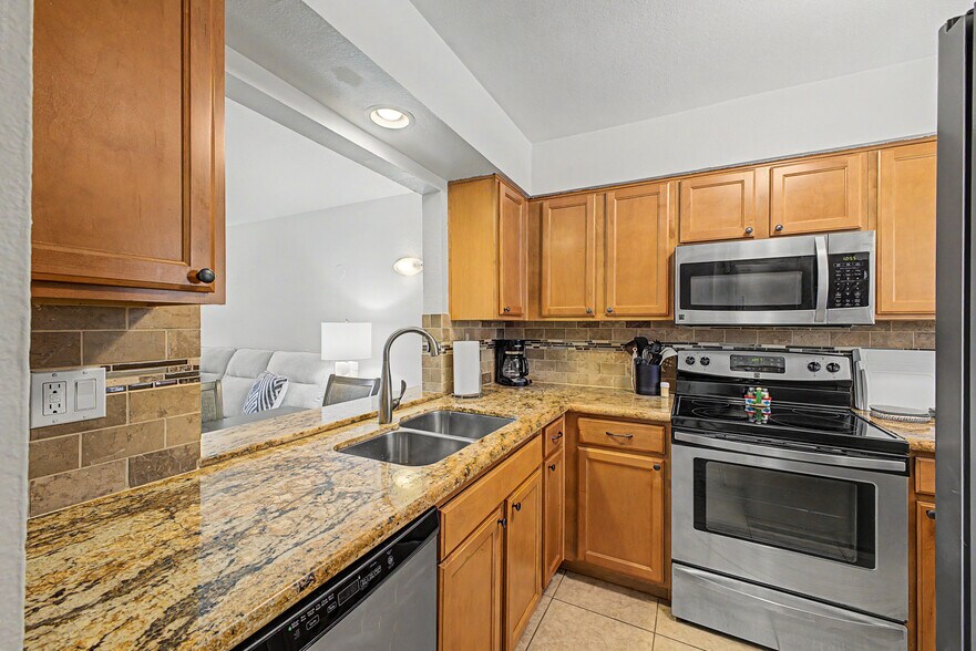 Building Photo - 7474 E Earll Dr