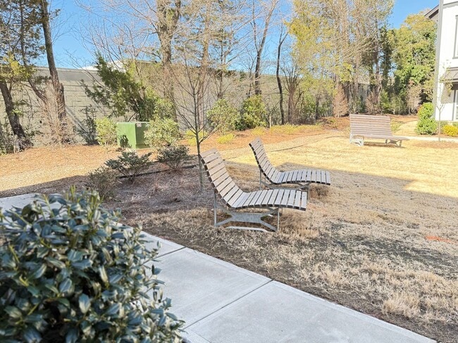 Building Photo - Nearly New Davidson Townhome | 3BR + Flex Space | 2-Car Garage | Minutes to Downtown