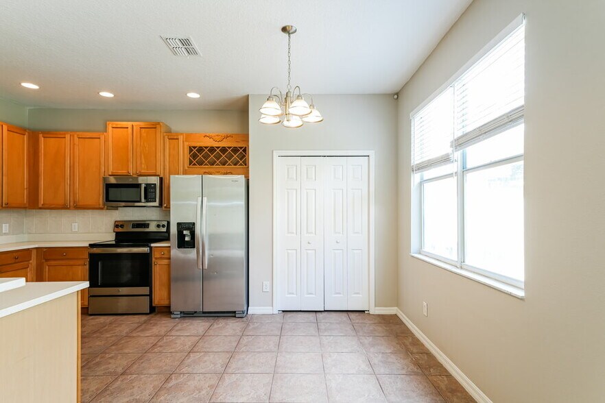 Building Photo - 7814 Citrus Blossom Dr