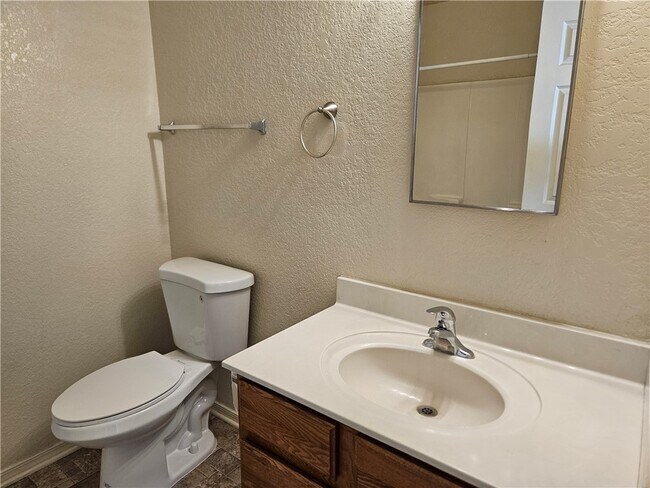 Building Photo - 813 Gemstone Ave