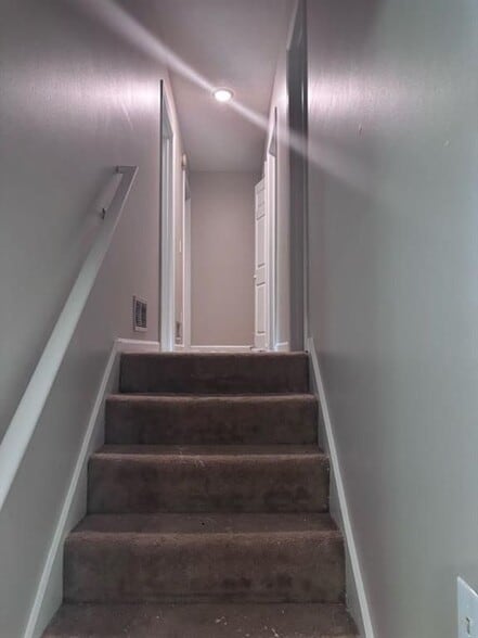 Building Photo - 1634 Kimble Dr SW