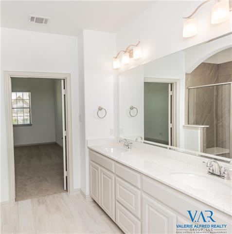 Building Photo - 2221 Jameson Ln