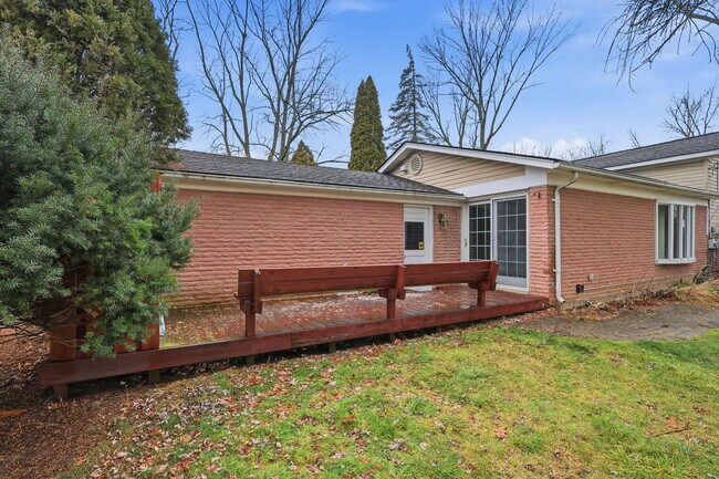 Building Photo - 6382 Houghten Dr