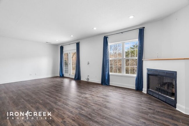 Building Photo - 8 Rose Briar Cir