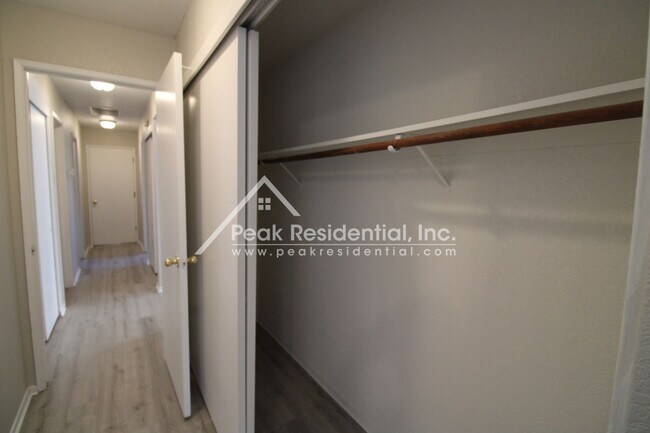 Building Photo - Updated 3bd/2ba Home near Cosumnes River College