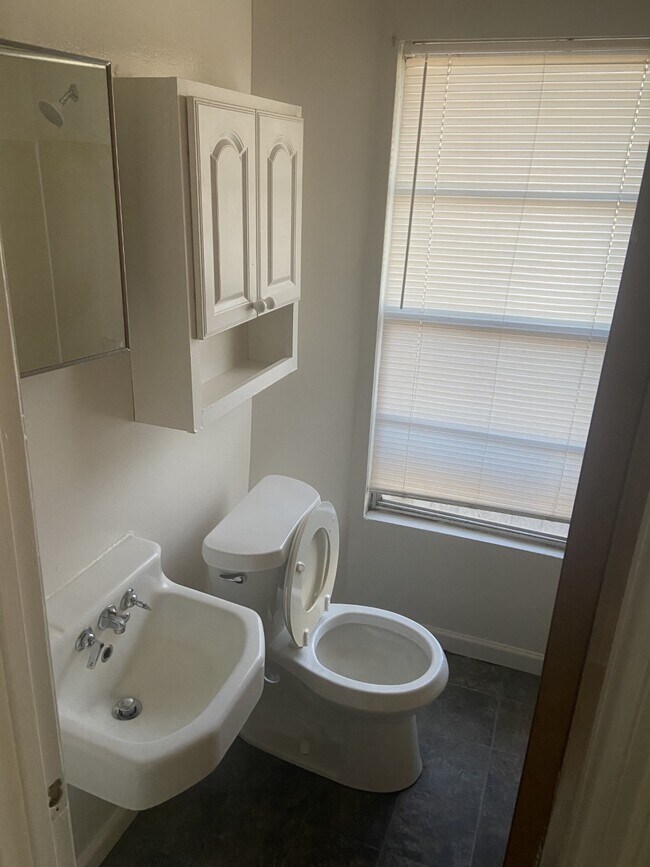 Building Photo - 3900 38th Ave N