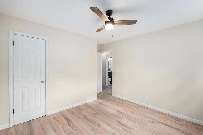 Building Photo - 2404 W 29th St S