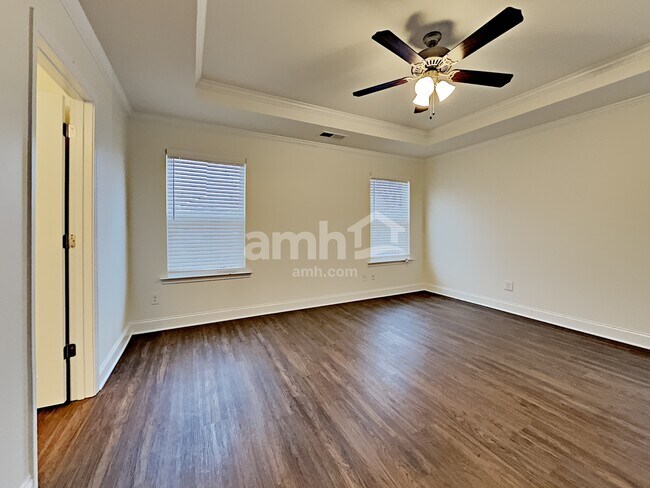 Building Photo - 212 Lake Vista Dr