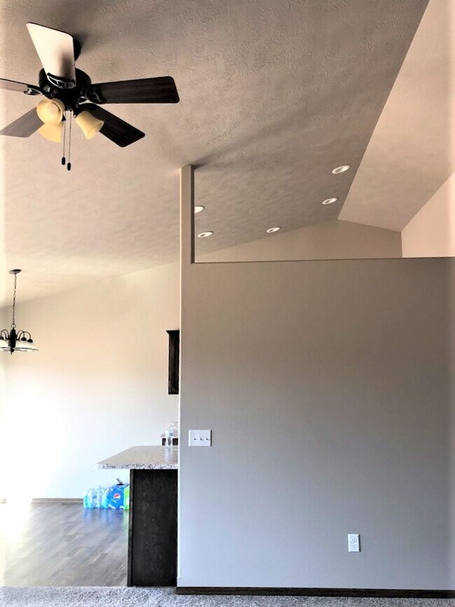 Building Photo - Spacious, Modern East Side Town Home