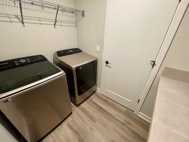 Building Photo - Spacious 3-bedroom and 2nd living room 2 1/2-full bath with New carpet, pad and LVT flooring