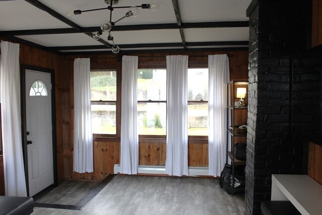 Building Photo - 16 Langlois Pines