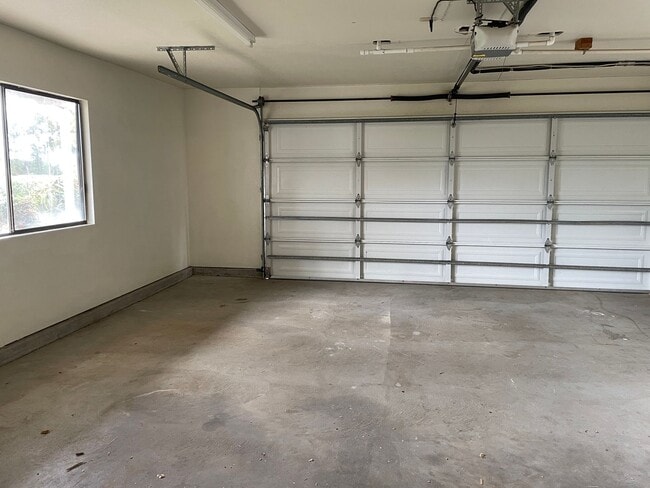 Building Photo - White, June K. (Waikoloa)