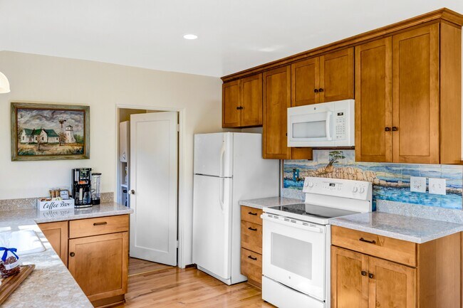 Building Photo - 969 Egan Ave