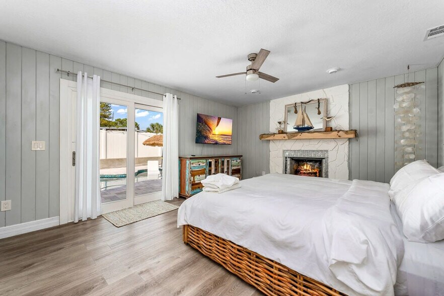 Building Photo - 6660 Date Palm Ave S