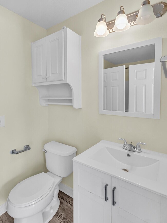 Building Photo - 2717 Bay Club Dr