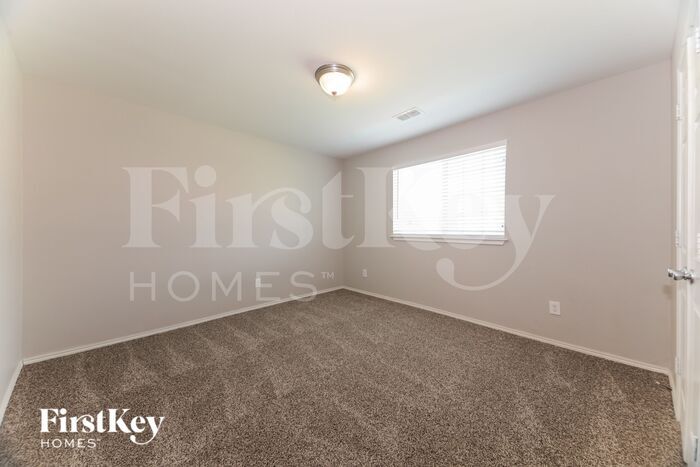 Building Photo - 2708 Beverly Dr