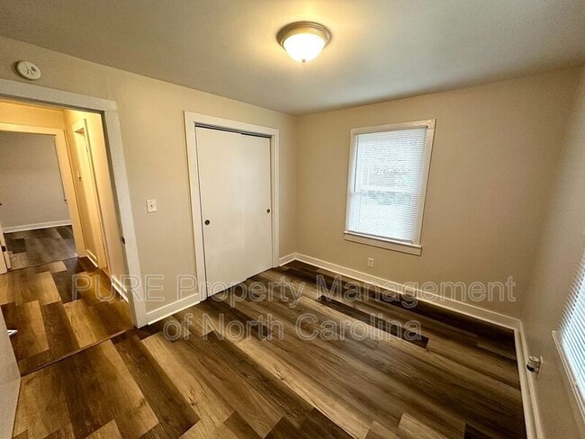 Building Photo - 1013 Eleanor Dr