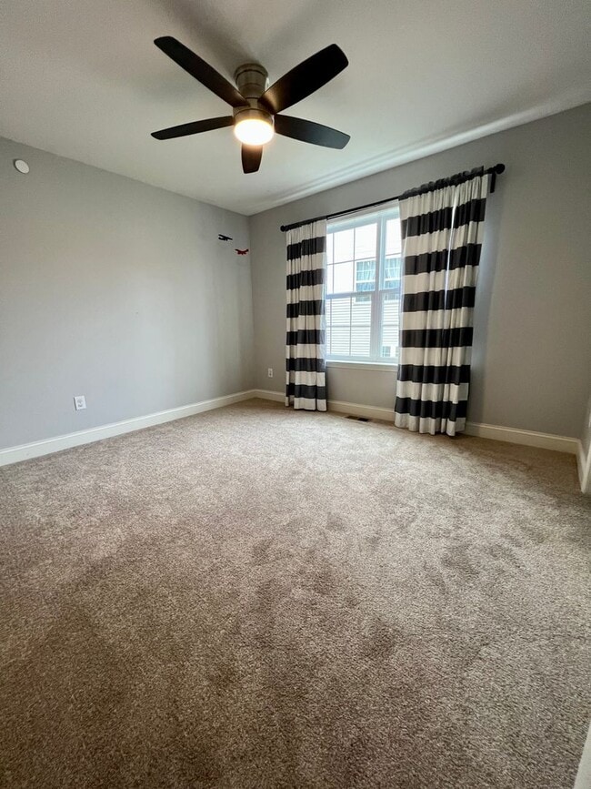 Building Photo - Luxurious 4-Bedroom Corner Townhome in Newtown Square! Available mid-April!