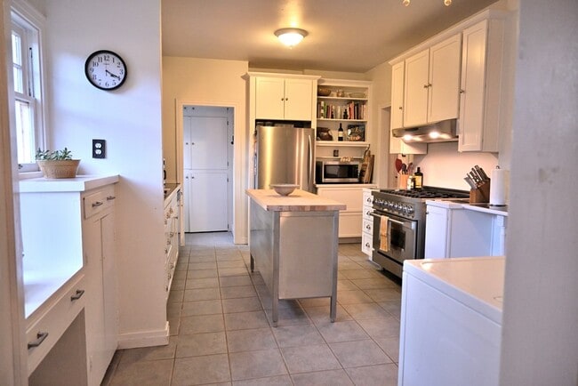 Building Photo - 401 W Nations Ave