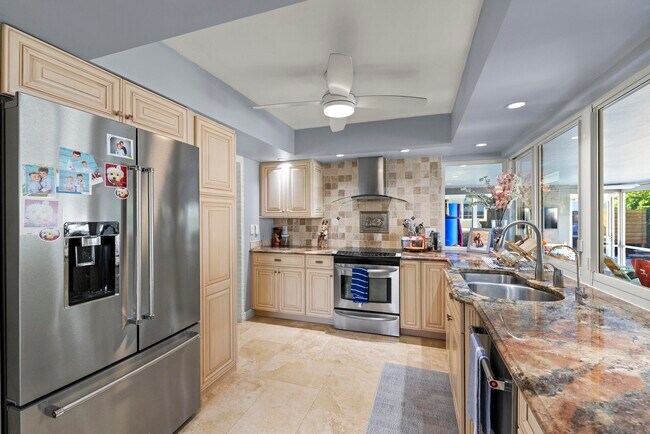 Building Photo - 6251 NE 19th Terrace