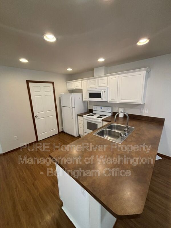 Building Photo - 422 Oak Hill Ln