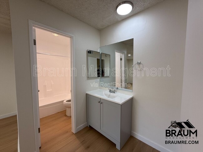 Building Photo - 5461 Kester Ave