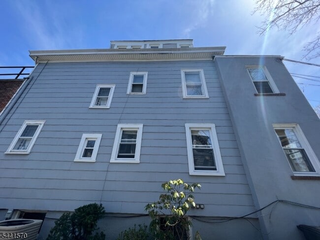 Building Photo - 206 Bellevue Ave