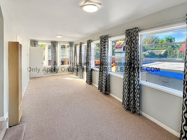 Building Photo - Charming & Affordable 1 Bedroom Home Acros...