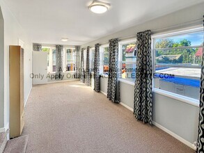 Building Photo - Charming & Affordable 1 Bedroom Home Acros...