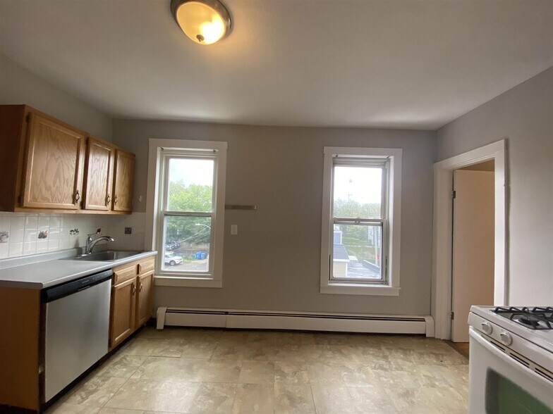 Building Photo - 23 Elmer St