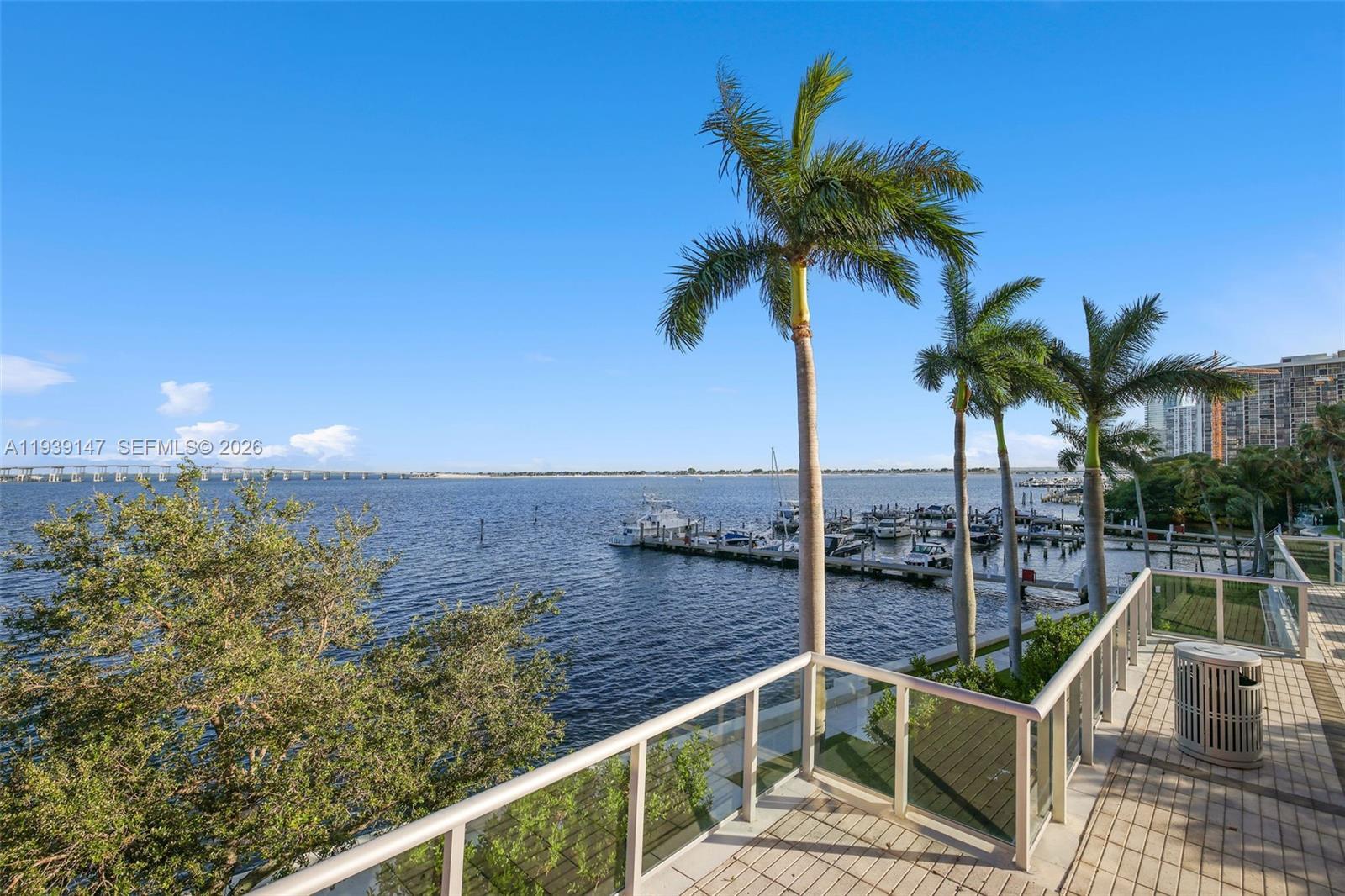 Building Photo - 1541 Brickell Ave